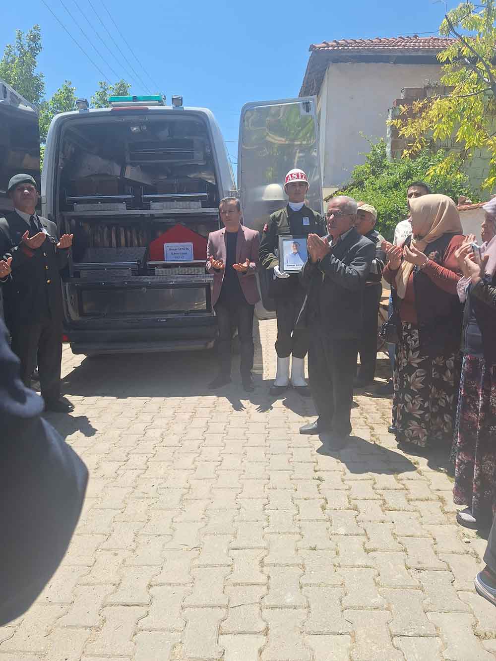 Kibris Gazisi Osman Senlik Son Yolculuguna Ugurlandi 3