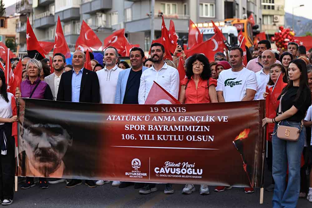 On Binler Fener Alayinda Bulustu 19 Mayis Solene Donustu 3