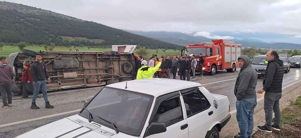 Tekstil Iscilerini Tasiyan Minibus Karsi Seride Gecerek Otomobille Carpisti 1I Agir 13 1