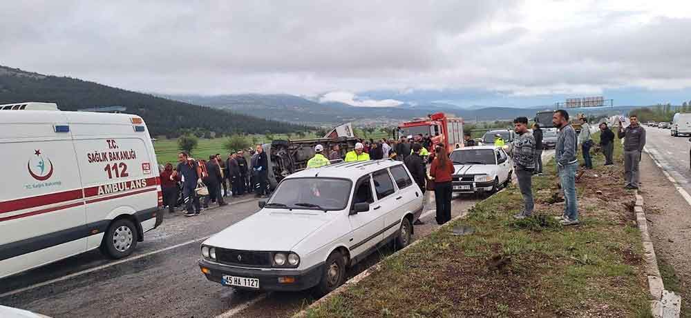 Tekstil Iscilerini Tasiyan Minibus Karsi Seride Gecerek Otomobille Carpisti 1I Agir 13 2