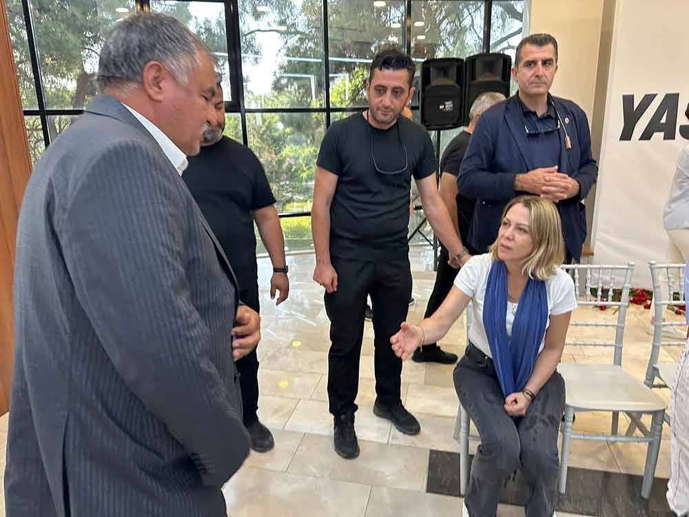 Baskan Putunden Chp Lideri Ozel Ve Zeyrek Ailesine Taziye Ziyareti 1