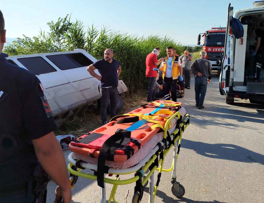 Denizlide Yoldan Cikan Isci Servisi Sazliklarin Arasina Devrildi 2