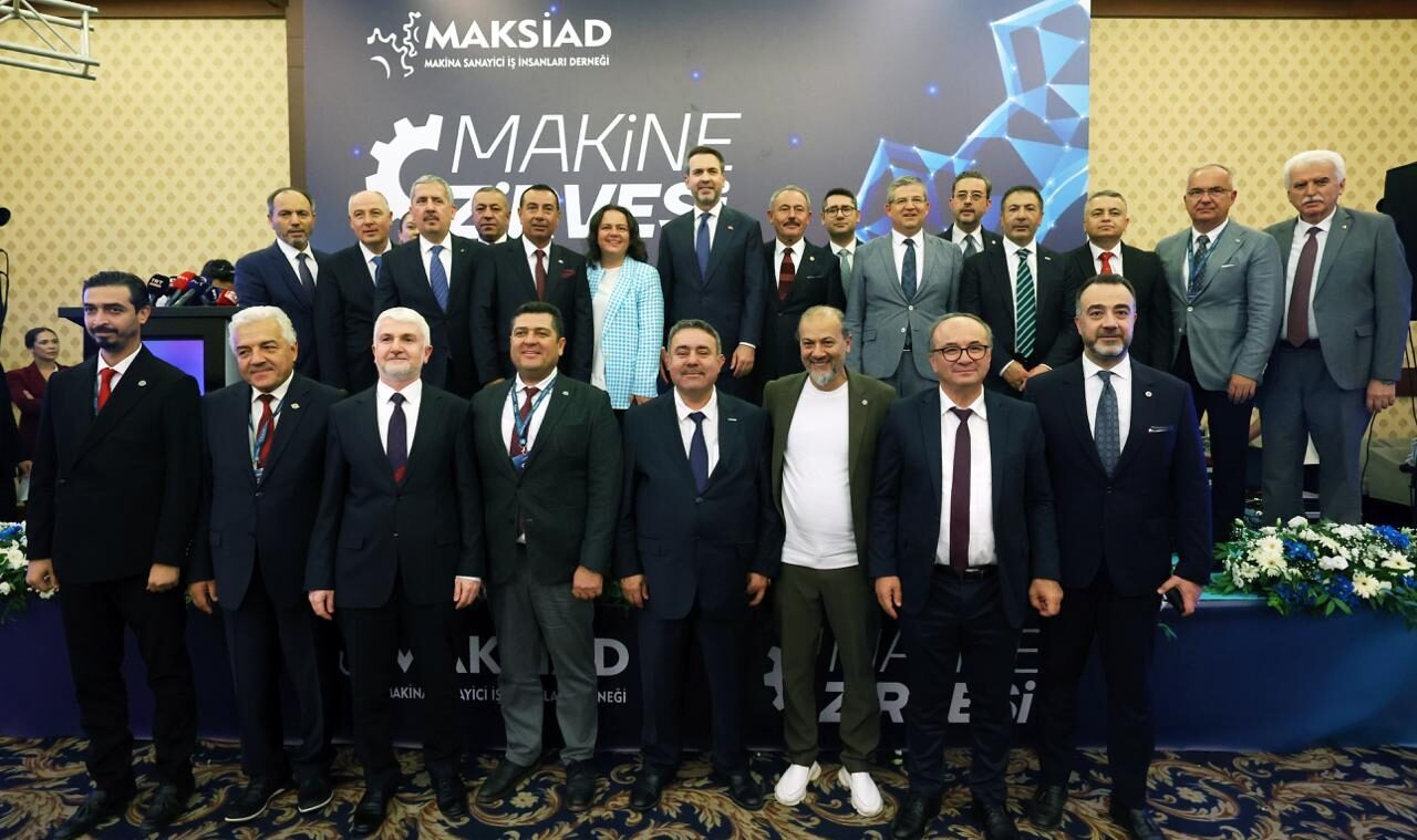 Bakan Bayraktar Denizlide Makine Zirvesi 2025 Programinda Konustu 443F1E84197A