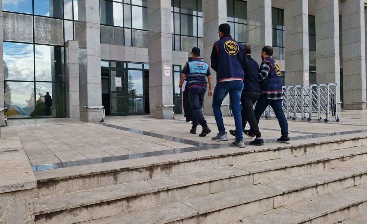 Denizlide Turistleri Hedef Alan Hirsiz Yakalandi