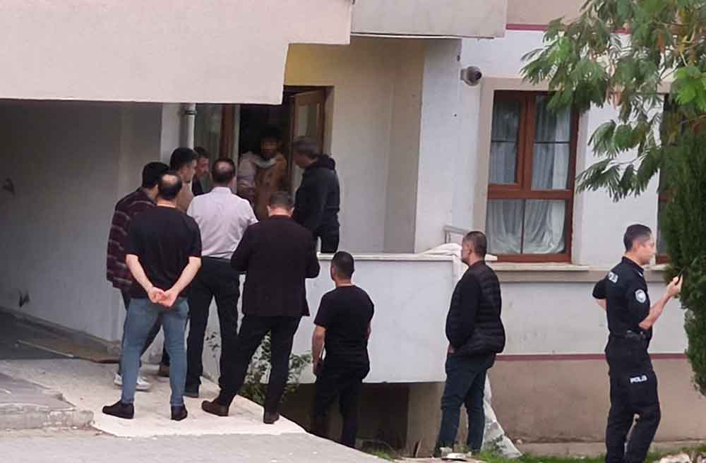 Esi Ve Kizini Yaralayip Rehin Alan Adam 6 Saat Sonra Kacmaya Calisirken Yakalandi 2