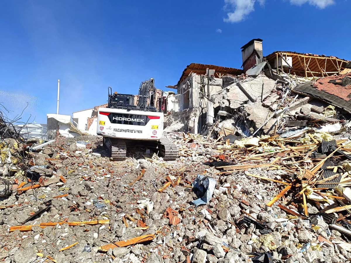 Kale Devlet Hastanesi Yikim Basladi Denizli1