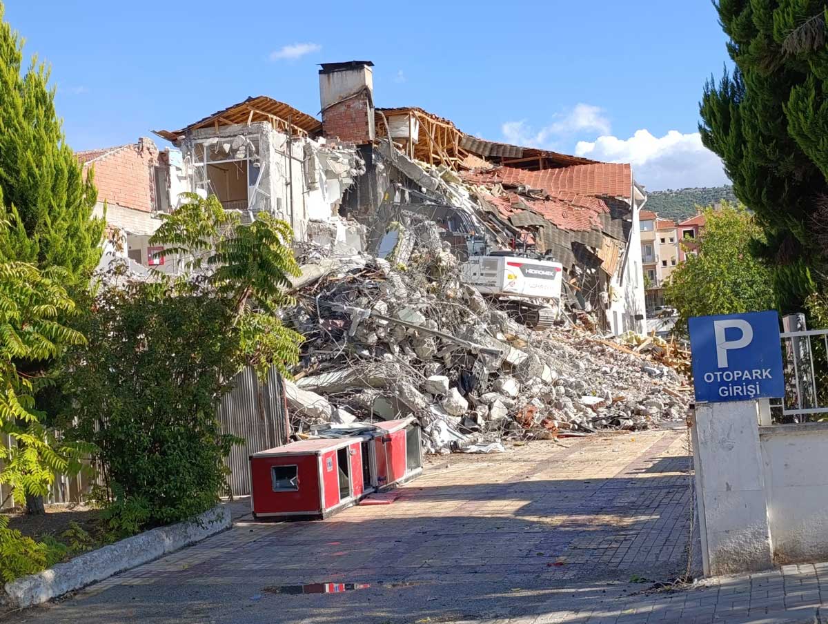 Kale Devlet Hastanesi Yikim Basladi Denizli3