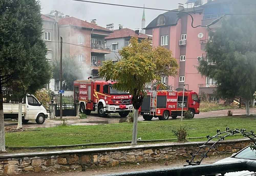 Denizlide Park Halindeki Minibus Alevlere Teslim Oldu 1