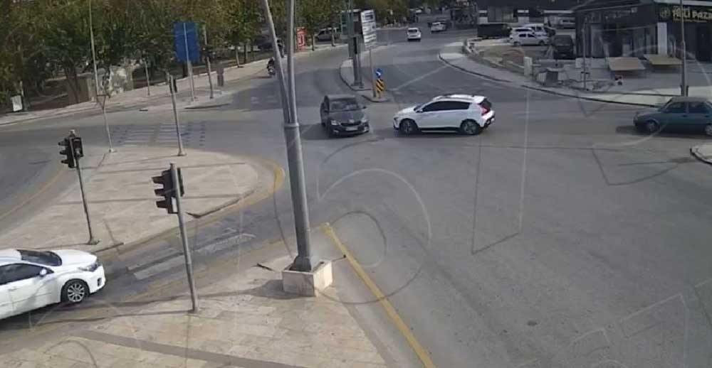 Kirmizi Isikta Gecen Otomobile 2 Bin 167 Tl Para Cezasi Kesildi 2