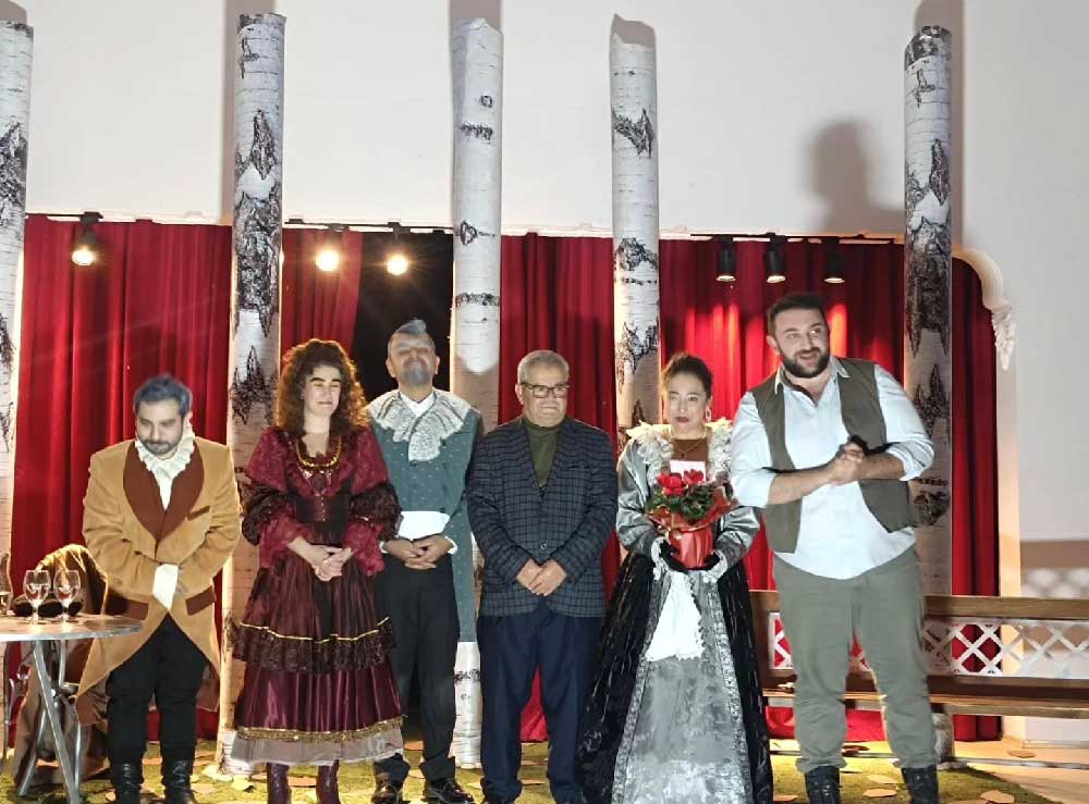 Merkezefendi Kent Tiyatrosunun Oyunu Cavdirda Buyuk Begeni Topladi 4