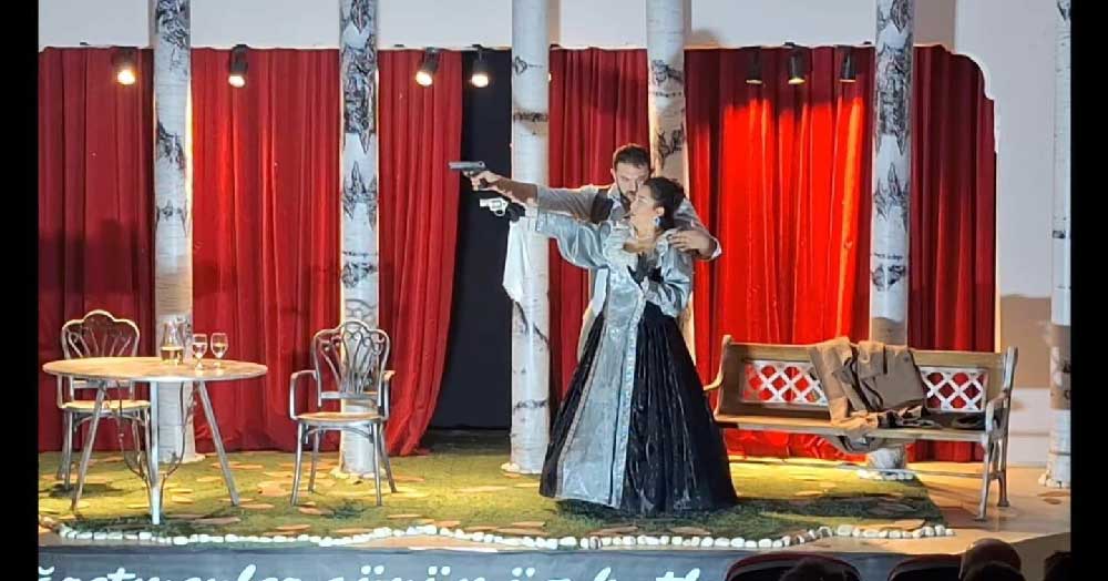 Merkezefendi Kent Tiyatrosunun Oyunu Cavdirda Buyuk Begeni Topladi