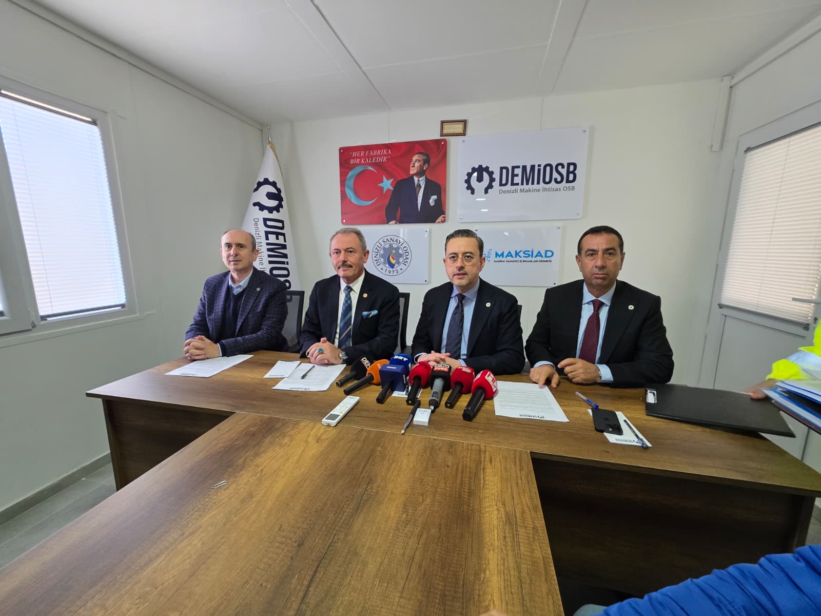 2A95063F 57B5 4Efb 832F 0Af63E5D8705