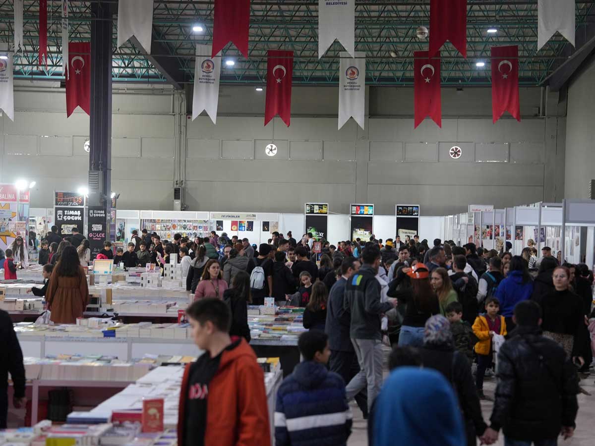Denizli Kitap Fuari Vatandas Akin Ediyor3