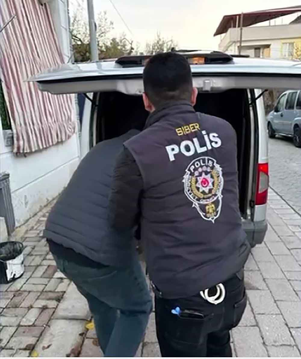 Denizli Merkezli 6 Ilde Duzenlenen Dolandiricilik Operasyonunda 16 Zanli Tutuklandi 5