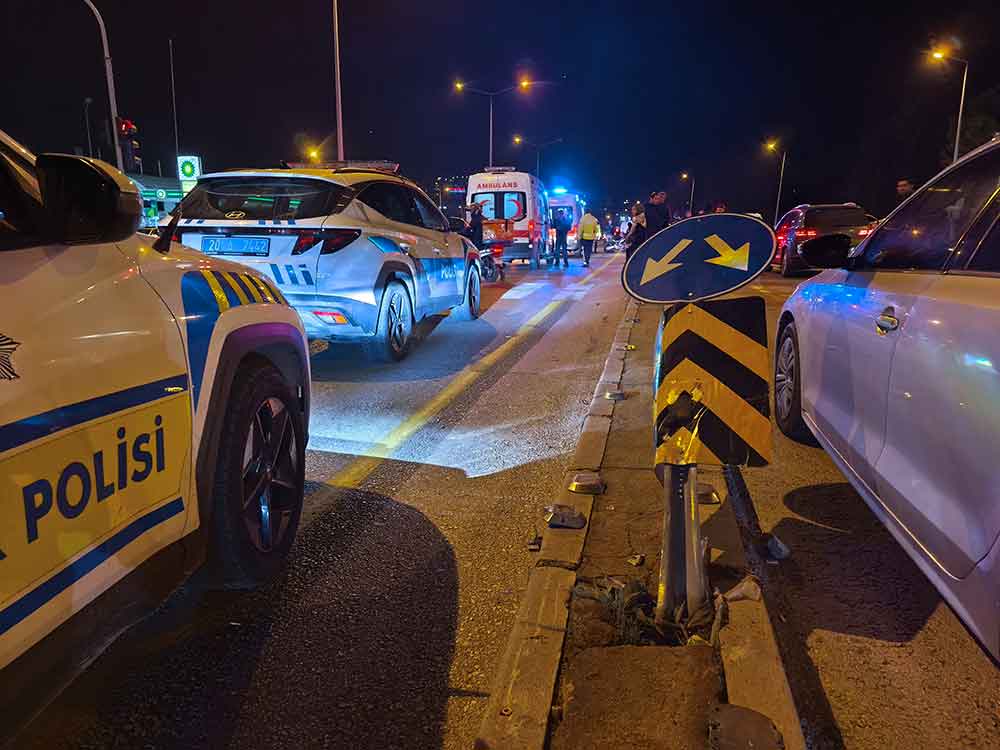 Denizlide Motosiklet Yon Tabelasina Carpti Kazada 2 Kisi Yaralandi 5