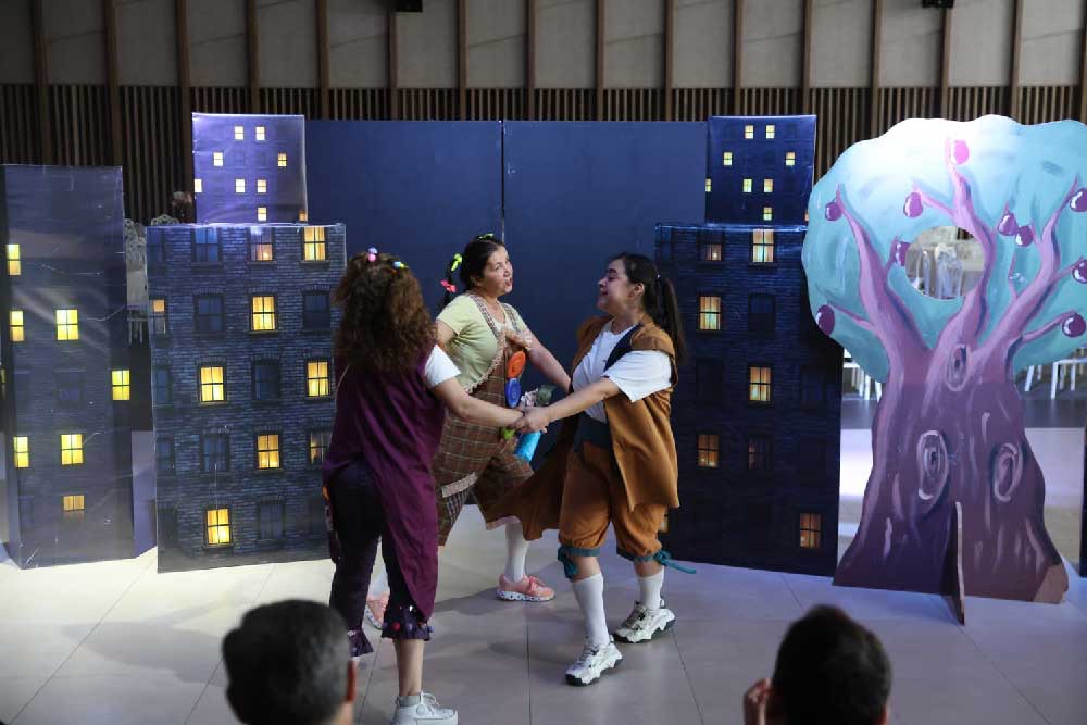 Eglenceli Ve Ogretici Cocuk Tiyatrosu Miniklerden Buyuk Begeni Topladi 1