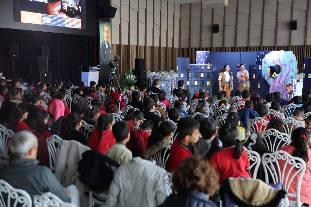 Eglenceli Ve Ogretici Cocuk Tiyatrosu Miniklerden Buyuk Begeni Topladi 2