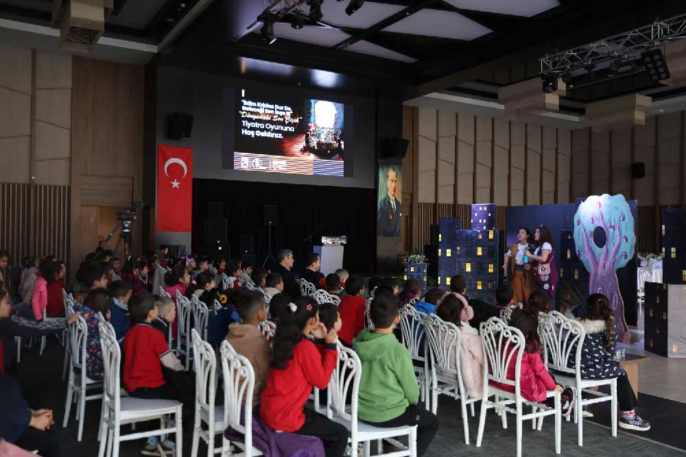 Eglenceli Ve Ogretici Cocuk Tiyatrosu Miniklerden Buyuk Begeni Topladi