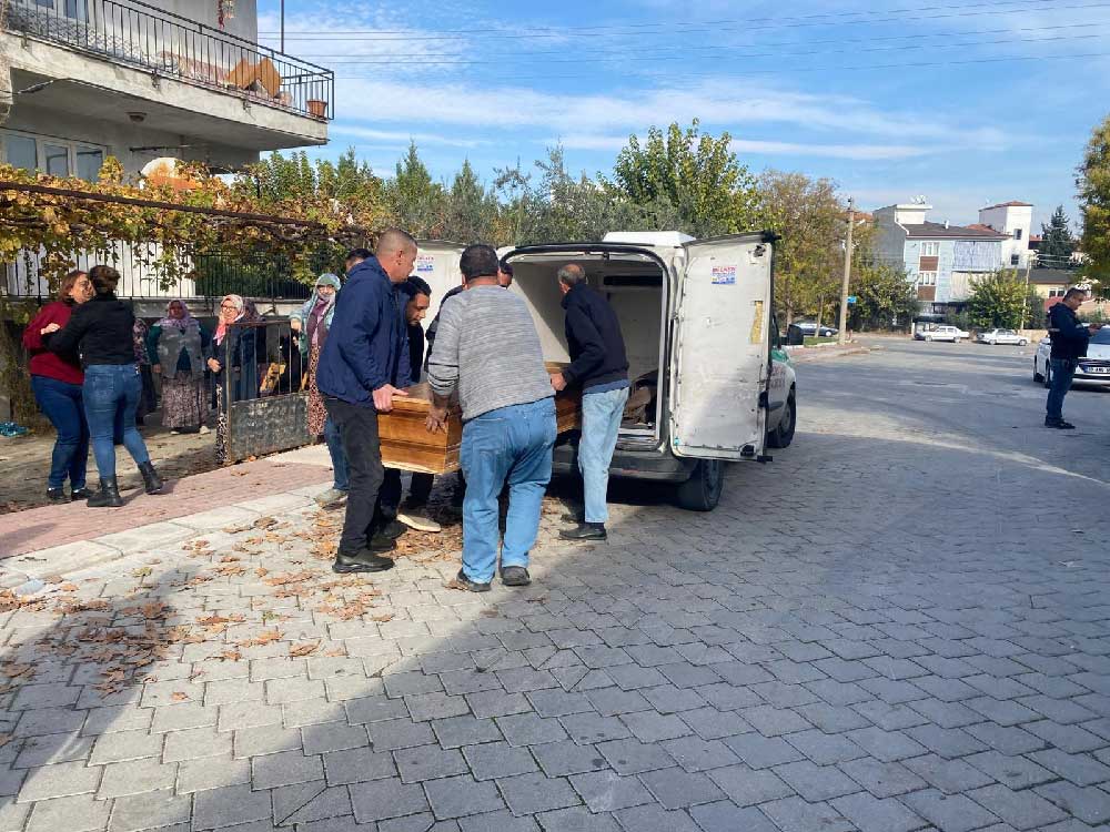 Engelli Erkan Mentes Evinde Bogazi Kesilmis Halde Olu Bulundu 5