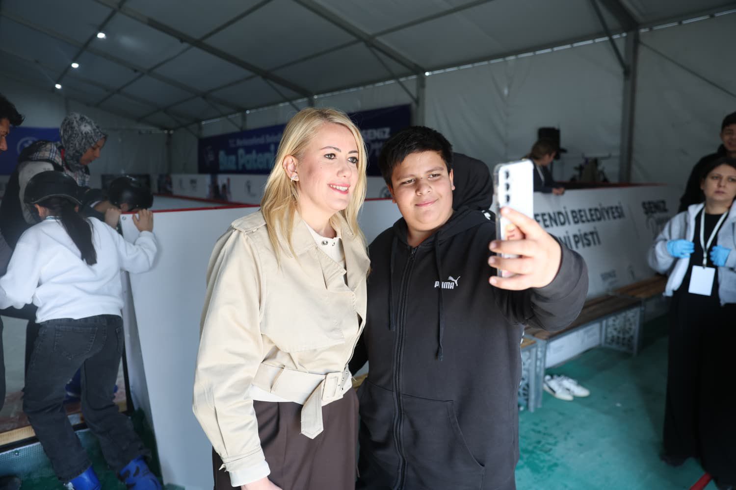 Merkezefendi̇’de Buz Pateni̇ Pi̇sti̇ Açildi (1)