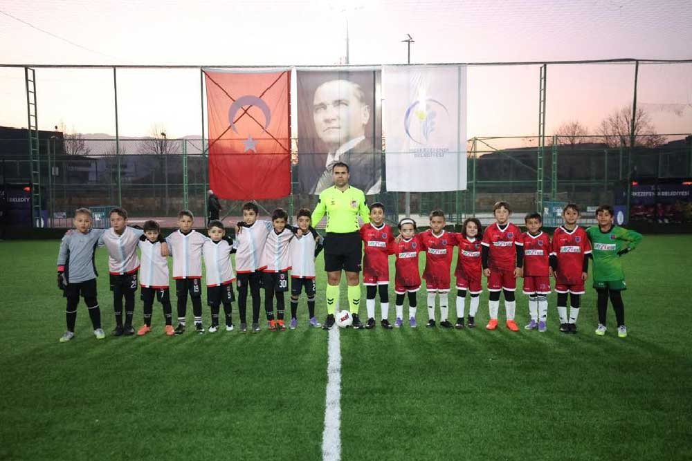 Merkezefendide Erol Canturk U 9 Futbol Senlik Ligi Basladi 4
