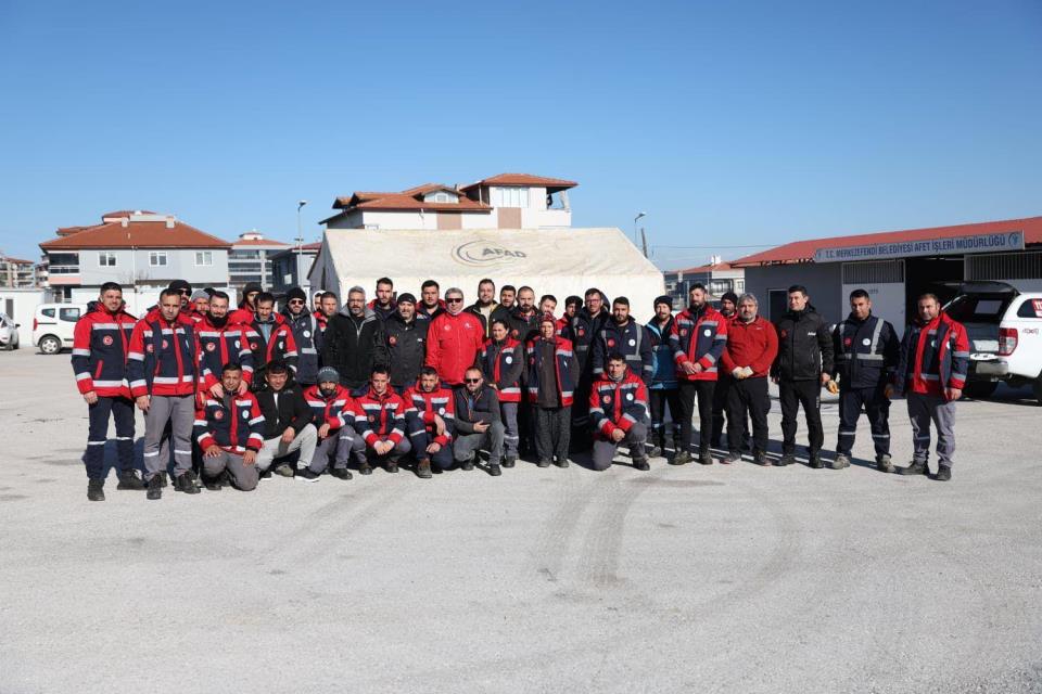 91 H L Q22 1 2026 M E R K E Z E F E N D İ B E L E D İ Y E S İ P E R S O N E L İ N E A F E T F A R K I N D A L I K V E Ç A D I R K U R M A E Ğ İ T İ M İ(6)