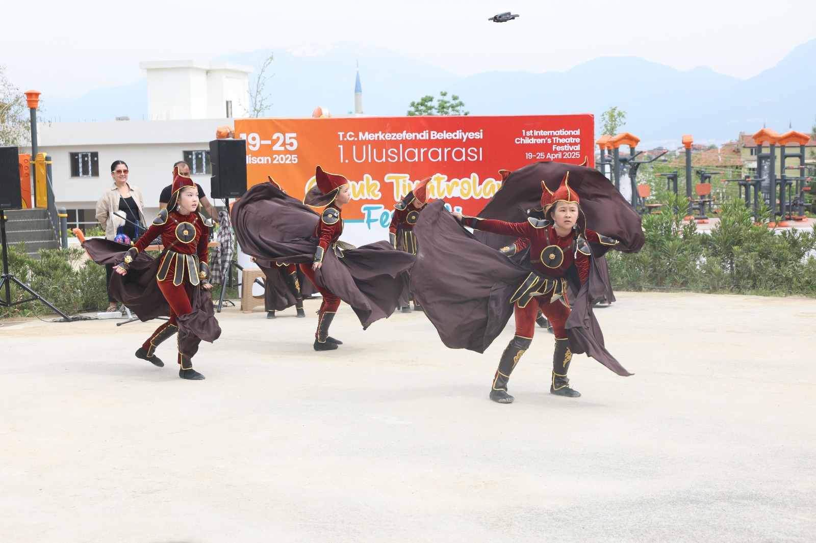 Uluslararasi Çocuk Ti̇yatro Festi̇vali̇, Merkezefendi̇’ye Presti̇jli̇ Ödül Geti̇rdi̇ (2)-1