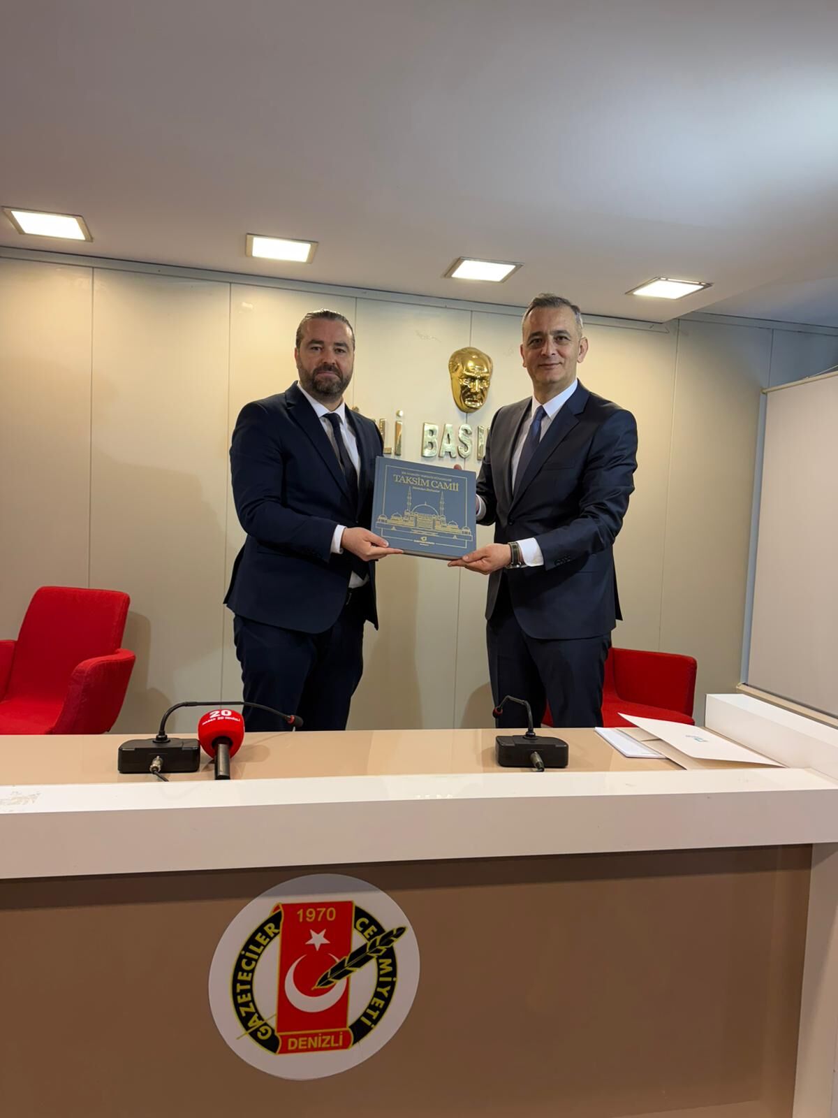 F0B20128 285B 4Ca8 B85F 0D0F021Ecbb8