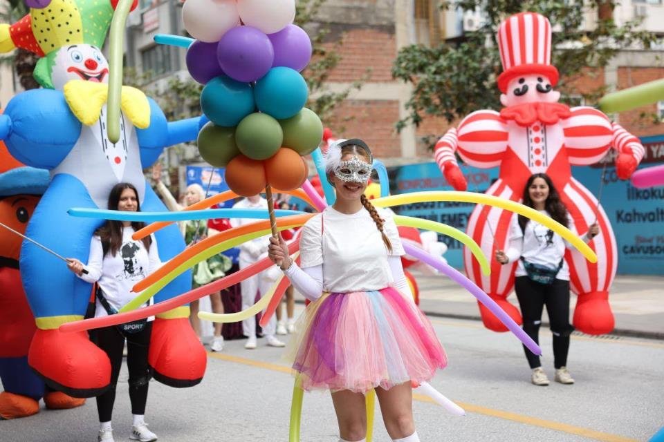 C R0 X V25 4 2026 2. U L U S L A R A R A S I Ç O C U K V E G E N Ç L İ K T İ Y A T R O L A R I F E S T İ V A L İ B A Ş L A D I(4)