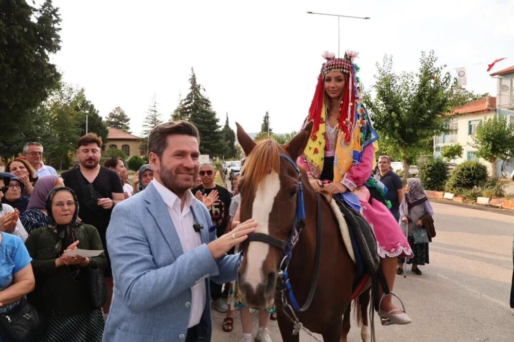 Nikfer'de Gurbetçi Şenliği Coşkusu Yaşandı