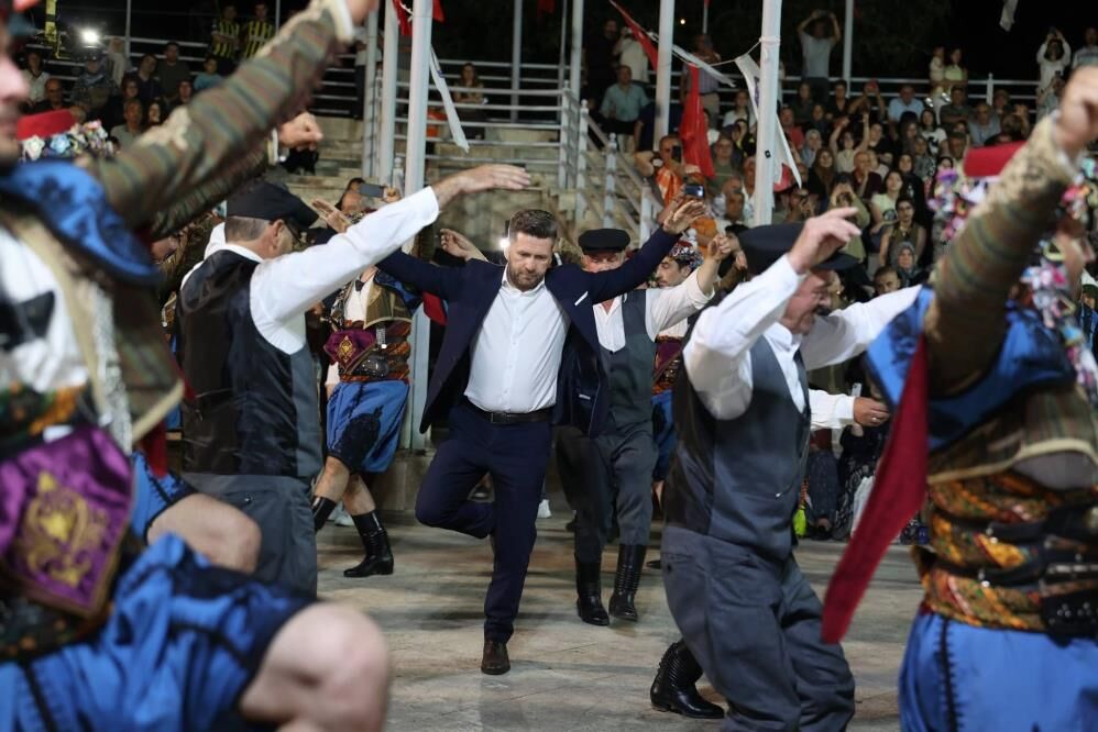 Tavas'ta Üstat Ve Genç Efeler 'Zeybek Ateşi'ni Yaktı