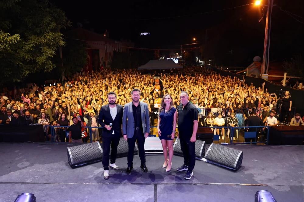 Tavas Zeybek Festivalinde Merve Özbey Coşkusu Yaşandı