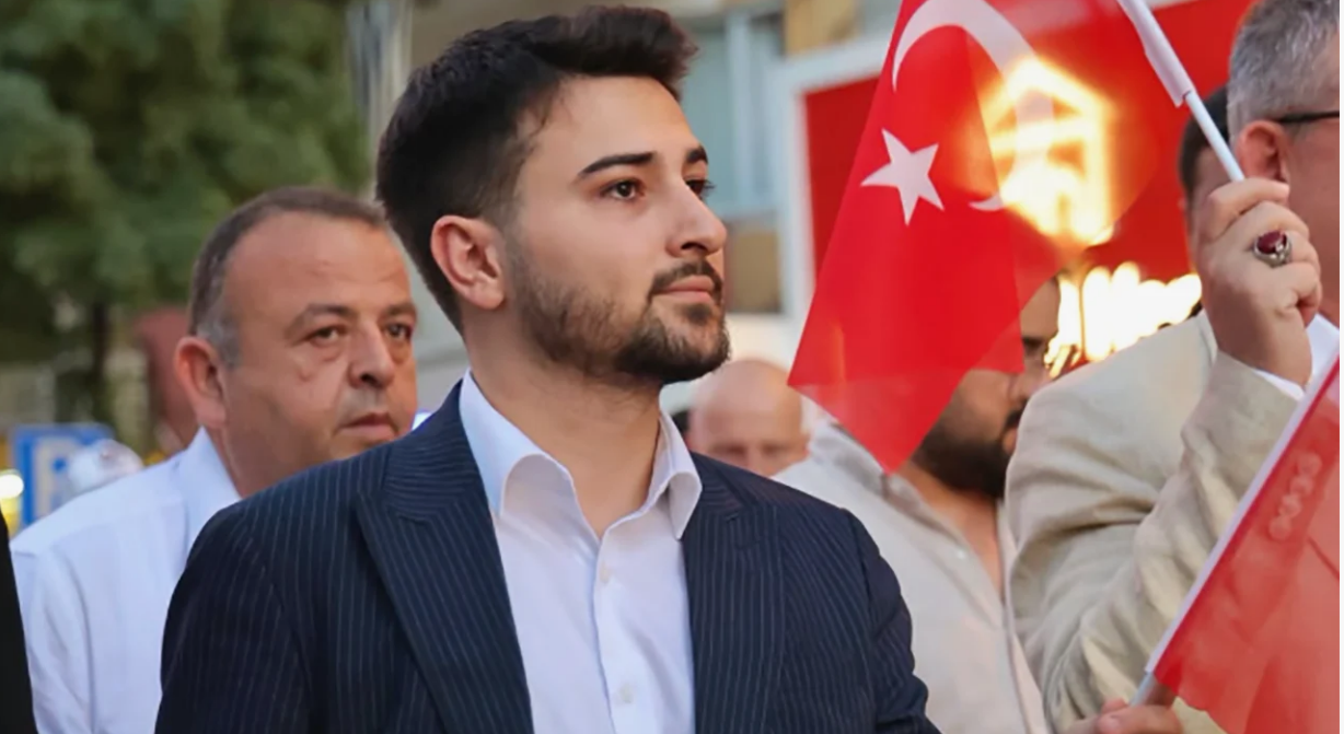 Ak Parti Denizli Gençlik Kolları Başkanı Mahmut Mert Çelik İstifa  Etti