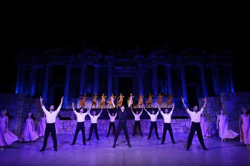 Sanat Şehri Denizli’de Tarihi Gece: “Zorba” Balesi Hierapolis’te Sahnelendi