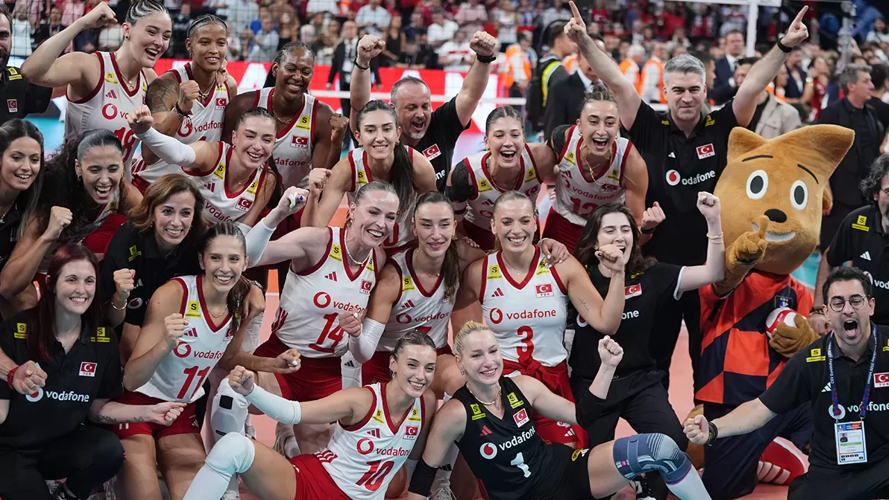 G O2X Genclik Ve Spor Bakani Osman Askin Baktan Avrupa Sampiyonu Filenin Sultanlarina Tebrik Mesaji