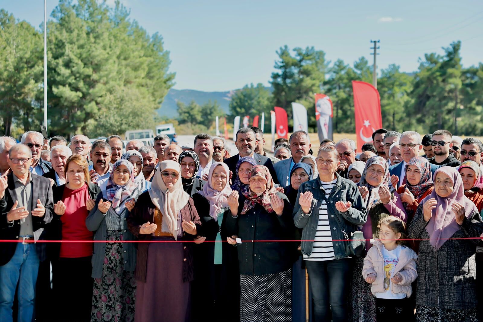 Gülbağlık Yolu Ulaşıma Açıldı, Çamlarca'da Gönüller Birleşti